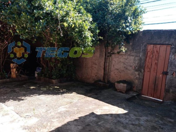 Excelente casa de três quartos com suíte, área gourmet, construção para hospedes tipo Kitnet, para visitas ou escritório, aceita financiamento Foto 4