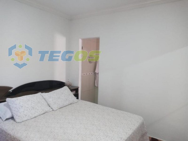 Excelente casa de três quartos com suíte, área gourmet, construção para hospedes tipo Kitnet, para visitas ou escritório, aceita financiamento Foto 9