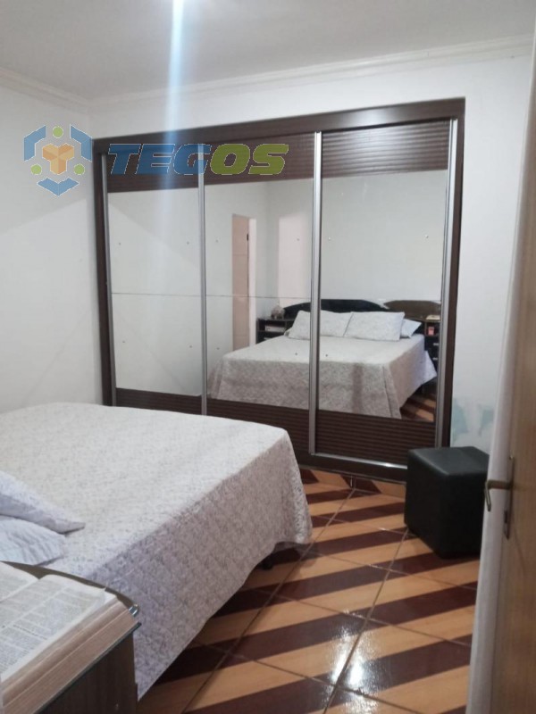 Excelente casa de três quartos com suíte, área gourmet, construção para hospedes tipo Kitnet, para visitas ou escritório, aceita financiamento Foto 2