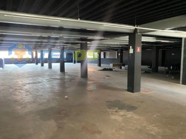 ANDAR COM ESTACIONAMENTO DE 750m² Foto 3