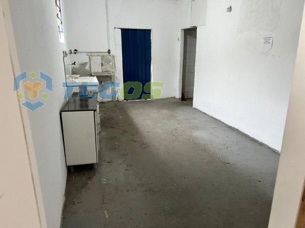 GALPÃO COM 1650m² Foto 3
