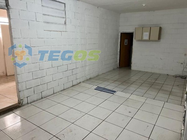 GALPÃO COM 1650m² Foto 4