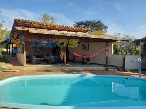 EXCELENTE CASA COM 06 QUARTOS Foto 1