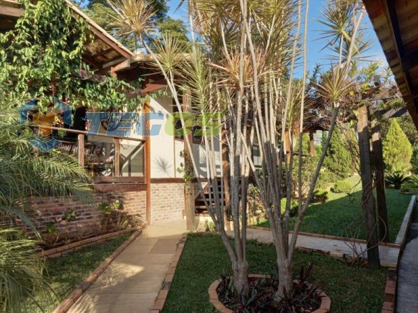 EXCELENTE CASA COM 06 QUARTOS Foto 8