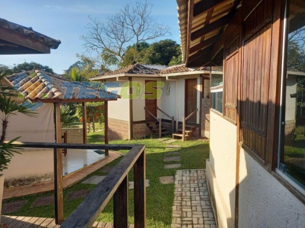 EXCELENTE CASA COM 06 QUARTOS Foto 13