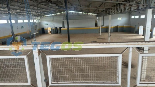 Galpão localizado em Centro com área útil 1800.00 m². Foto 2