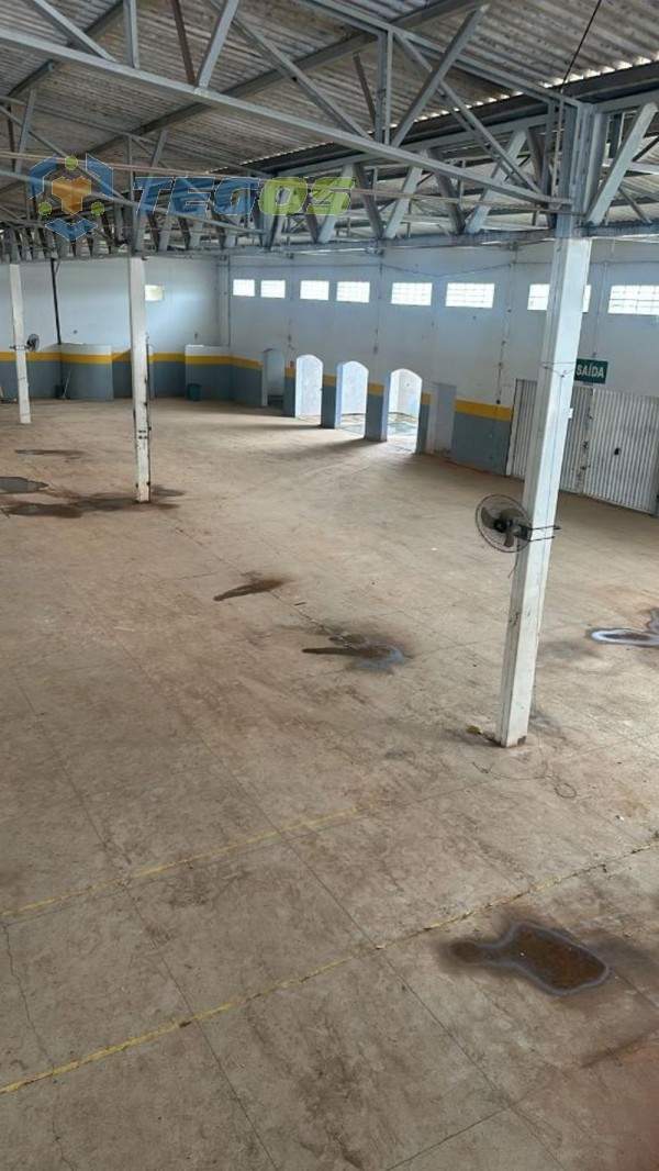 Galpão localizado em Centro com área útil 1800.00 m². Foto 3