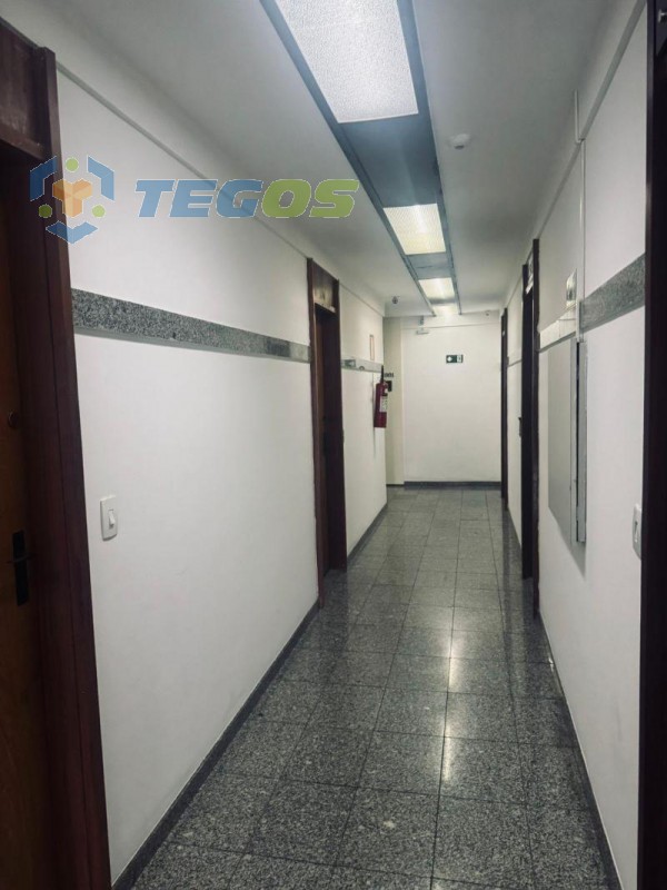 SALA COMERCIAL EM EXCELENTE CONDIÇÕES E EM ÓTIMA LOCALIZAÇÃO Foto 1