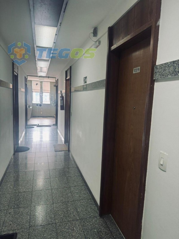 SALA COMERCIAL EM EXCELENTE CONDIÇÕES E EM ÓTIMA LOCALIZAÇÃO Foto 3