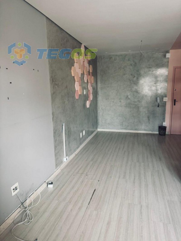 SALA COMERCIAL EM EXCELENTE CONDIÇÕES E EM ÓTIMA LOCALIZAÇÃO Foto 6