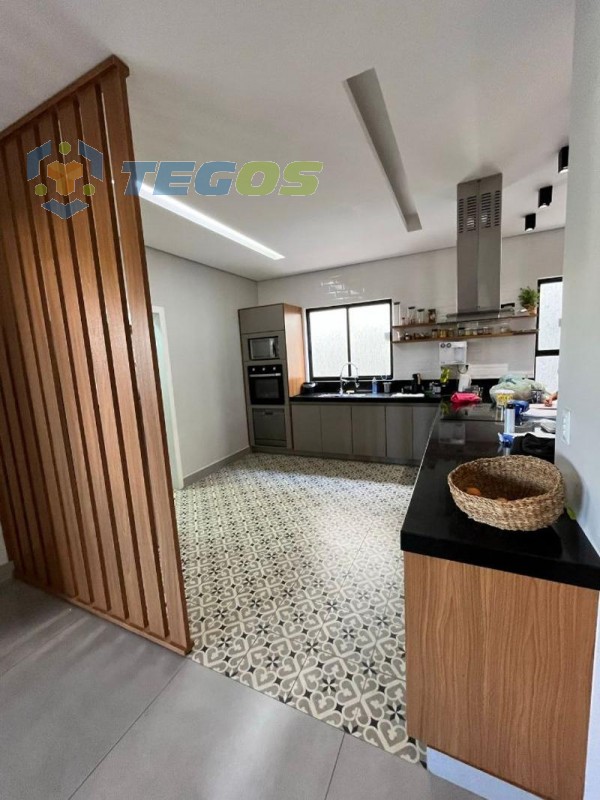 CASA COM 04 QUARTOS SENDO 01 SUÍTE Foto 5