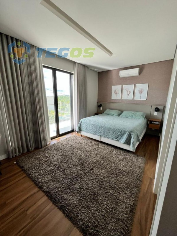 CASA COM 04 QUARTOS SENDO 01 SUÍTE Foto 6