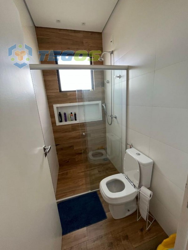 CASA COM 04 QUARTOS SENDO 01 SUÍTE Foto 15