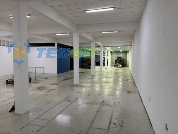 Loja localizado em Veneza com área útil 510.00 m². Foto 2