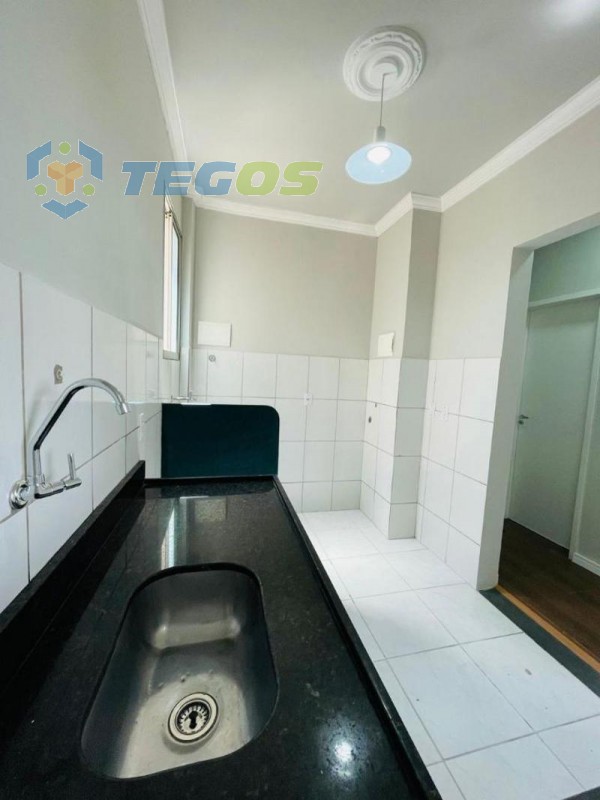 Apartamento localizado em Nova Baden. 2 quartos, 1 banheiros e 2 vagas. Foto 5