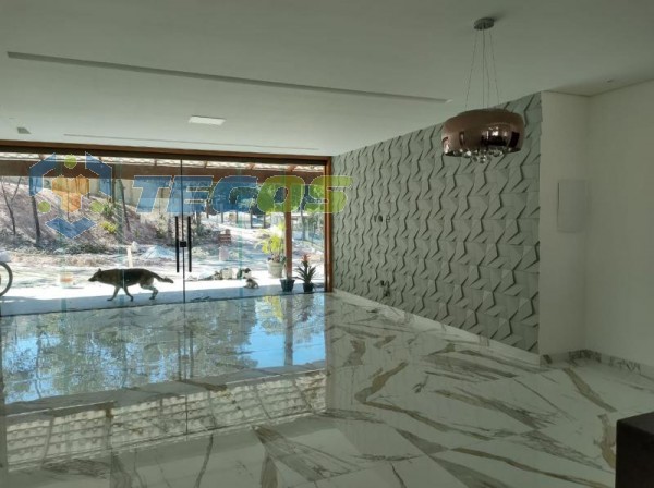 Casa localizado em Condomínio Vale Do Ouro. 4 quartos (1 suítes), 2 banheiros e 5 vagas. Foto 3