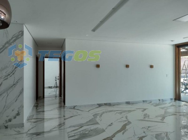 Casa localizado em Condomínio Vale Do Ouro. 4 quartos (1 suítes), 2 banheiros e 5 vagas. Foto 4