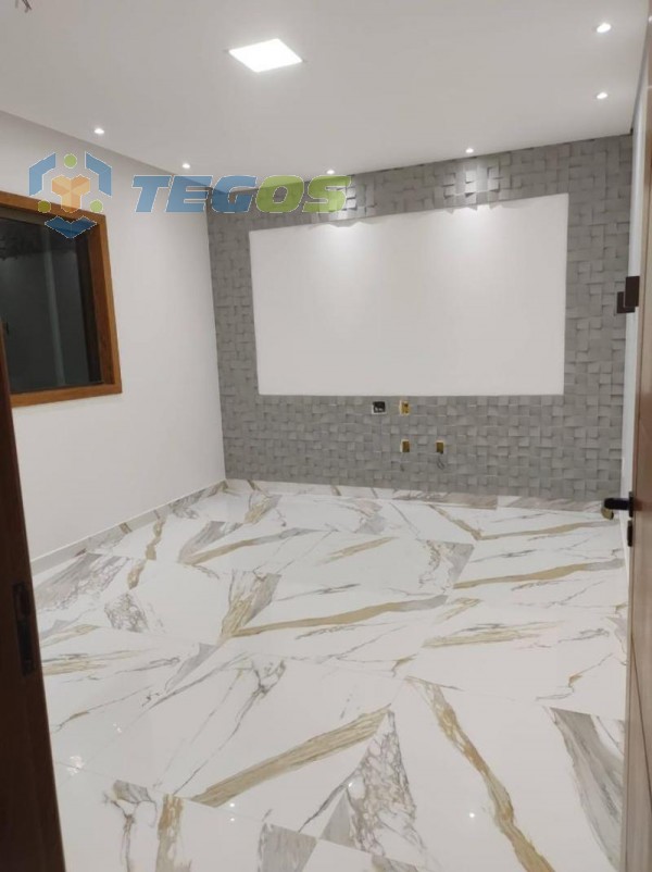Casa localizado em Condomínio Vale Do Ouro. 4 quartos (1 suítes), 2 banheiros e 5 vagas. Foto 6