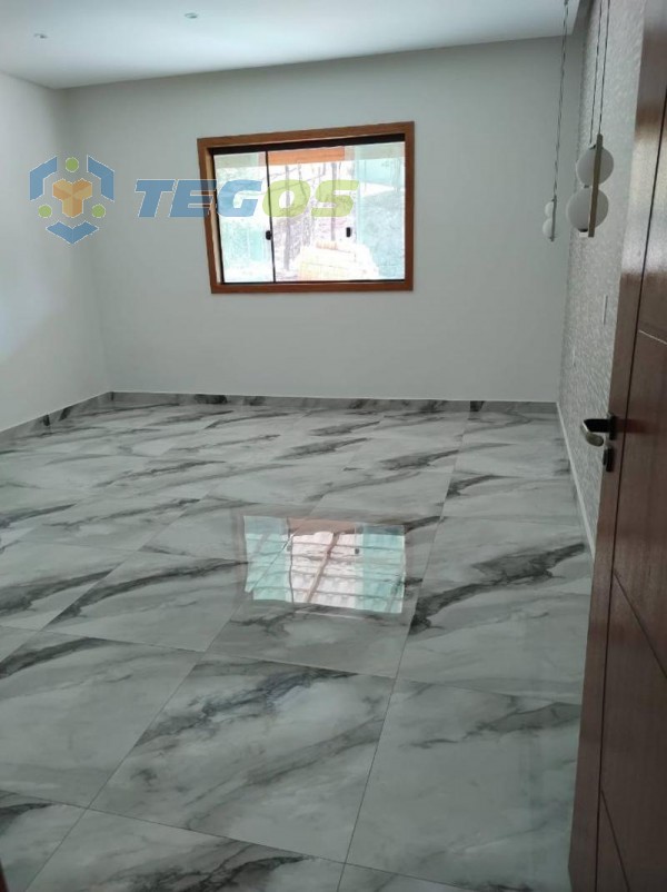 Casa localizado em Condomínio Vale Do Ouro. 4 quartos (1 suítes), 2 banheiros e 5 vagas. Foto 8