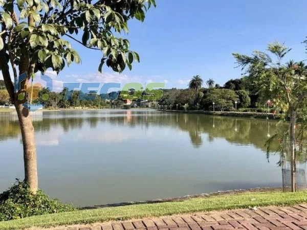 Casa localizado em Condomínio Vale Do Ouro. 4 quartos (1 suítes), 2 banheiros e 5 vagas. Foto 13