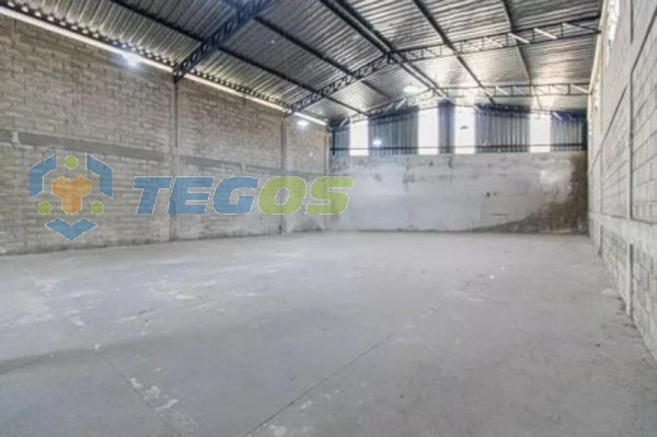 Galpão localizado em Chácaras Reunidas Santa Terezinha com área útil 400.00 m². Foto 1