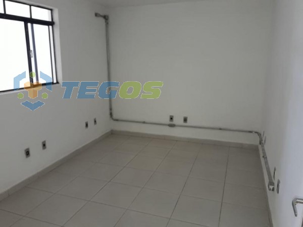 Galpão localizado em Jardim Canadá com área útil 280.00 m². Foto 9