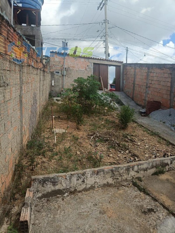 Excelente Barracão de dois quartos independente com quintal Foto 1